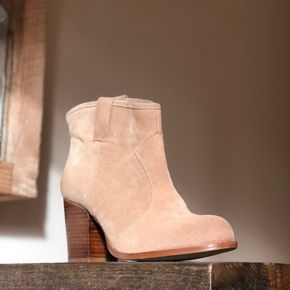 Splendid suede leather tan booties